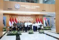 Presiden RI Joko Widodo (Jokowi), didampingi oleh Menteri Pertahanan Prabowo Subianto, meresmikan Rumah Sakit Pusat Pertahanan Negara (RSPPN) Panglima Besar Soedirman. (Dok. Tim Medis Prabowo)