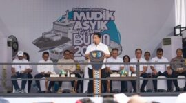 Menteri BUMN Erick Thohir melepas 6.432 pemudik peserta program Mudik Asyik Bersama BUMN 2024 di Monas, Jakarta, Jumat (5/4/2024). (Dok. BRI)