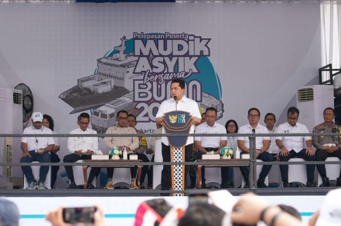Menteri BUMN Erick Thohir melepas 6.432 pemudik peserta program Mudik Asyik Bersama BUMN 2024 di Monas, Jakarta, Jumat (5/4/2024). (Dok. BRI)
