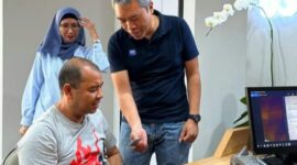 Direktur Retail Funding and Distribution BRI Andrijanto meninjau operasional di Branch Office BRI Jakarta Kramat Jati dan Branch Office BRI Bogor Dewi Sartika yang tetap memberikan layanan secara terbatas. (Dok. BRI)