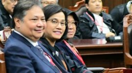 Sri Mulyani hadir bersapma Menko Perekonomian Airlangga Hartarto, Menko PMK Muhadjir Effendy, dan Menteri Sosial Tri Rismaharini.di sidang MK. (Instagram.com/@smindrawati)