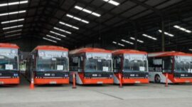 VKTR gandeng kerja sama dengan PT Gapura Angkasa dalam penggunaan electric apron passenger bus dan charger di Bandara Soekarno-Hatta, Cengkareng, Banten. (Dok. Vktr.id)