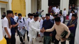 Mentan Andi Amran Sulaiman di kampung halamannya Bakunge, Desa Mappesangka, Kecamatan Ponre, Kabupaten Bone, Sulawesi. (Dok. Kementerian Pertanian)