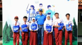 Corporate Social Responsibility (CSR) BRI Peduli memberikan bantuan infrastruktur penunjang di SD Negeri (SDN) 01 dan SDN 02 Gunung Geulis, Kec. Sukaraja, Kabupaten Bogor, Jawa Barat. (Dok. BRI)