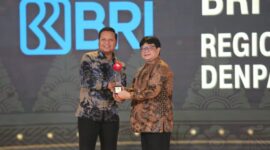 PT Bank Rakyat Indonesia (Persero) Tbk atau BRI mendapat penghargaan CNN Indonesia Awards Bali 2024 yang diselenggarakan Hotel The Stones, Badung, Bali (13/5/2024). (Dok. BRI)
