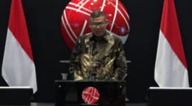 Direktur Utama SOLA, Mochamad Bhadaiwi pada saat eremoni pencatatan perdana saham SOLA di Gedung Bursa Efek Indonesia (BEI) Jakarta, Rabu (8/5/2024). 