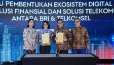 Penandatanganan Nota Kesepahaman antara BRI dengan Telkomsel di Transformation Center Gedung BRI 1, Jakarta (14/05/2024). (Dok. BRI)