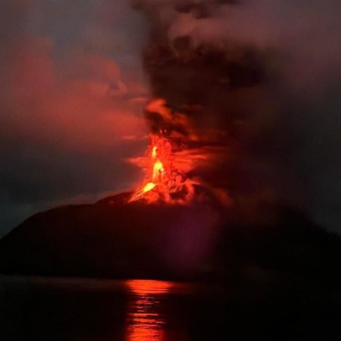 Gunung Ruang meletus lagi, gunung api ini berada di Kabupaten Kepulauan Siau Tagulandang Biaro (Sitaro), Sulawesi Utara. (Dok. BNPB)