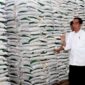 Presiden Jokowi saat meninjau Gudang Bulog Rawang Timur, Kota Padang, Sumatera Barat. (Dok. Presidenri.go.id)
