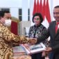 Prabowo Subianto bersama Presiden Jokowi dan Menteri Keuangan Sri Mulyani. (Dok. Kemhan.go.id)