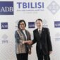 Menteri Keuangan (Menkeu) RI Sri Mulyani Indrawati dan Presiden Asian Development Bank (ADB) Masatsugu Asakawa di Tbilisi, Georgia, Sabtu (4/5/2024). (Instagram.com/@smindrawati)