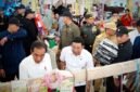 Presiden Joko Widodo ditemani Kepala Bapanas Arief Prasetyo Adi mengunjungi Pasar Lacaria, di Kabupaten Kolaka Utara, Provinsi Sulawesi Tenggara. (Dok. Tim Komunikasi Bapanas)