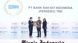 BRI mendapatkan penghargaan Bisnis Indonesia Award (BIA) 2024 sebagai perusahaan berkinerja terbaik untuk kategori Bank Persero. (Dok. BRI)
