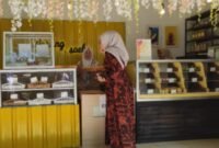 Warung Soeka, usaha roti milik Nur Fitra asal Sumenep yang sukses berkat memanfaatkan Kredit Usaha Rakyat Bank Rakyat Indonesia (BRI). (Dok. BRI)