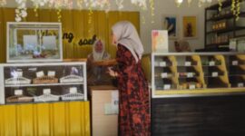 Warung Soeka, usaha roti milik Nur Fitra asal Sumenep yang sukses berkat memanfaatkan Kredit Usaha Rakyat Bank Rakyat Indonesia (BRI). (Dok. BRI)