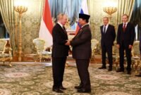 Menteri Pertahanan RI sekaligus presiden RI terpilih, Prabowo Subianto saat bertemu Presiden Rusia Vladimir Putin di Moskow. (Dok. Tim Media Prabowo)

