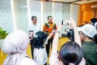 Ketua MPR RI Bambang Soesatyo bertemu Menteri Pertanian Amran Sulaiman, di Kantor Kementerian Pertanian. (Instagram.com @bambang.soesatyo)