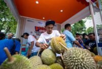 Kelompok Klaster Durian Lemahabang saat mengikuti Bazaar UMKM BRILian di Kantor Pusat BRI, Jumat (18/10/2024). (Dok. BRI)