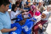 Kelompok Tani Jaya Lestari membawa produk unggulan berupa salak pondoh pada Bazaar UMKM BRILiaN di Kantor Pusat BRI, Jakarta pada Jumat (18/10/2024). (Dok. BRI)