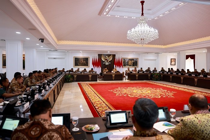 Presiden RI Prabowo Subianto memimpin rapat kabinet perdana di Istana Merdeka. (Dok. Tim Media Prabowo)