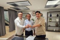 Menteri ESDM Bahlil Lahadalia mempertemukan Ketua Umum Kadin Indonesia 2021-2026 Arsjad Rasjid, dan Ketua Umum Kadin hasil Munaslub 2024 Anindya Bakrie. (Instagram.com @bahlillahadalia)

