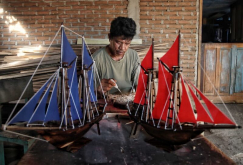 Hingga akhir Desember 2024 Holding Ultra Mikro tercatat telah melayani 183 juta nasabah simpanan mikro dan ultra mikro dan 35,9 juta nasabah pinjaman dengan total penyaluran kredit mencapai Rp626,6 triliun. (Dok. BRI)