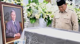 Presiden Prabowo Subianto, menyampaikan duka cita mendalam atas wafatnya tokoh ekonomi nasional, Kwik Kian Gie. (Facebook.com @Setkab RI)