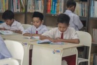 BRI Peduli salurkan beasiswa untuk 10 SD di berbagai daerah! Ini bukti nyata komitmen BRI dalam mendukung pendidikan dan menciptakan generasi unggul. (Dok. BRI)