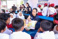 BRI Peduli hadir di SDN 1 Malaka, NTB, untuk tingkatkan literasi anak negeri! Dukung pendidikan berkualitas, perkuat guru, dan lengkapi fasilitas sekolah. (Dok. BRI)