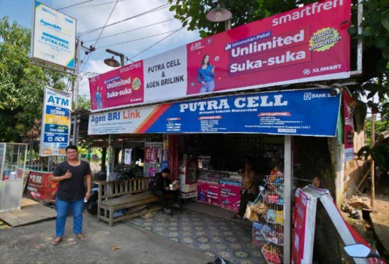 Dari toko pulsa, Sony Pranata sukses bangun 10 gerai AgenBRILink di Lahat. Kisah inspiratif ini buktikan peran AgenBRILink dorong inklusi keuangan dan ekonomi desa. (Dok. BRI)