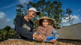 Penghargaan untuk konsistensi! BRI raih Pemenang Pilar Sosial ESG Awards 2025. Kami tegaskan peran sebagai bank yang fokus pada people dan planet. (Dok. BRI)