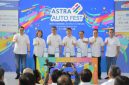 Rudy selaku Wakil Presiden Direktur Astra (tengah) berfoto bersama para direktur Astra, pada acara Opening Ceremony Astra Auto Fest 2025 di Astra Biz Center, BSD pada Jumat (05/12). 