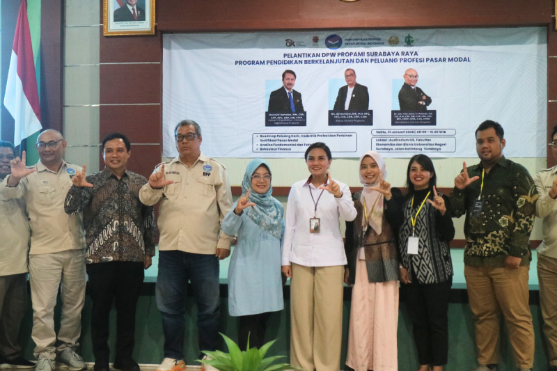 Foto : PROPAMI Surabaya Raya resmi dilantik, membuka jalan lahirnya profesional pasar modal baru melalui edukasi, kolaborasi, dan penguatan kompetensi investasi nasional. (doc.PROPAMI)