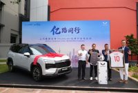 Wuling Serahkan Unit Perdana EKSION di Indonesia, SAIC Group Catat Pengiriman 100 Juta Kendaraan Secara Global